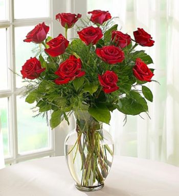 Trandafiri rosii si frunze verzi: o alta combinatie complementara