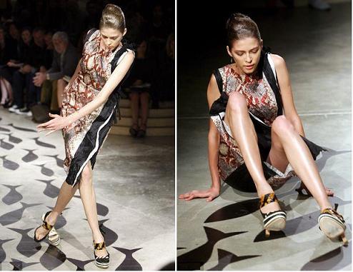 Manechine in cadere la showul Prada S/S 2009 Manechine in cadere la showul Prada S/S 2009