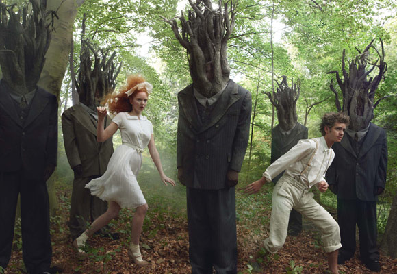 Lily Cole si Andrew Garfield (plus Lady Gaga) in pictorialul “Little Girl and Boy lost” pentru Vogue US decembrie 2009; fotograf Annie Leibovitz, stilist: Grace Coddington