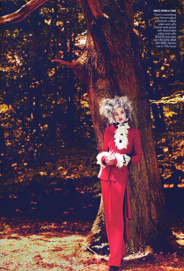 Into the woods - Natalia Vodianova pe post de Scufita Rosie pentru Vogue US, septembrie 2009