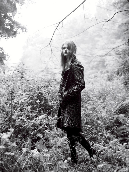 Morning Beauty, realizat de Nathaniel Goldberg pentru Vogue UK, editia noiembrie 2005; model: Sasha Pivovarova