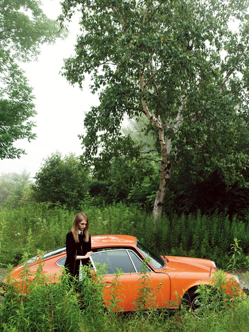 Morning Beauty, realizat de Nathaniel Goldberg pentru Vogue UK, editia noiembrie 2005; model: Sasha Pivovarova