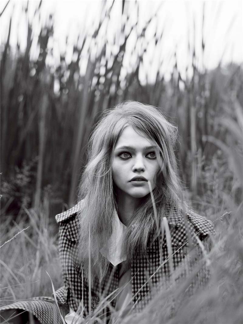 Morning Beauty, realizat de Nathaniel Goldberg pentru Vogue UK, editia noiembrie 2005; model: Sasha Pivovarova